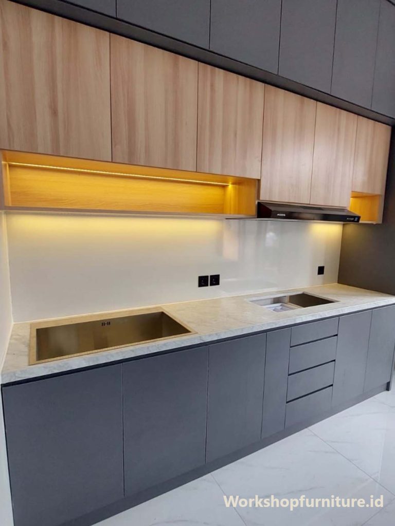 Kitchen Set Terbuka Gaya Gaya Kontemporer yang Rapi dan Stylish