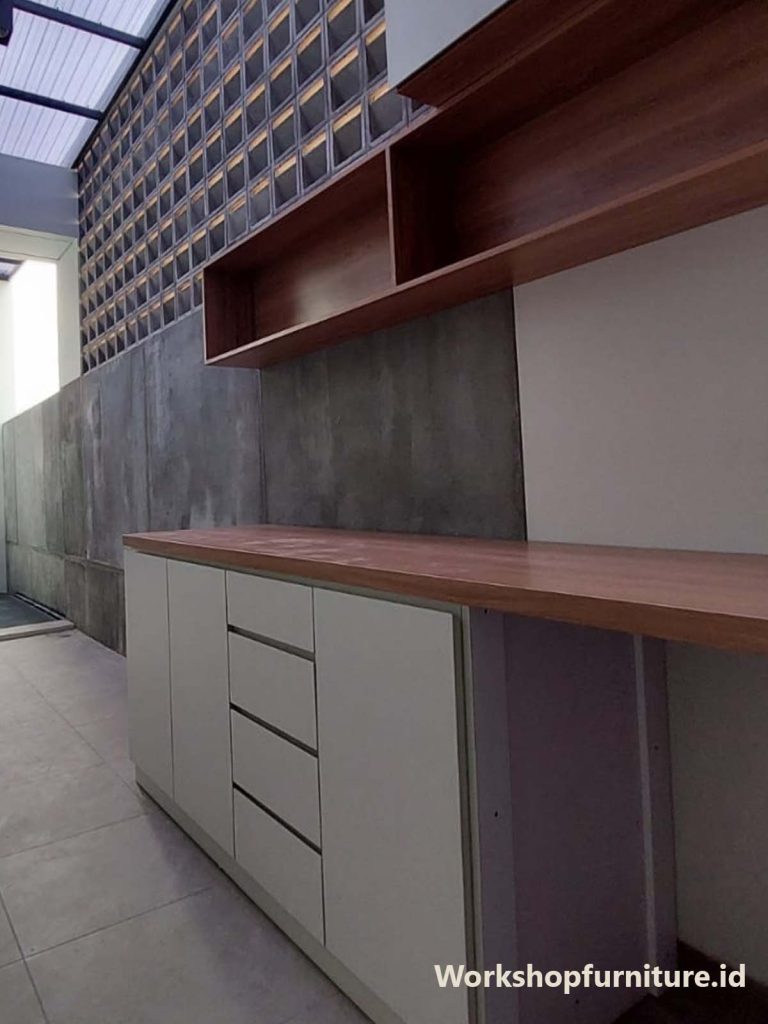 Kitchen Set Terbuka (Open Space) Dengan Bata Roster