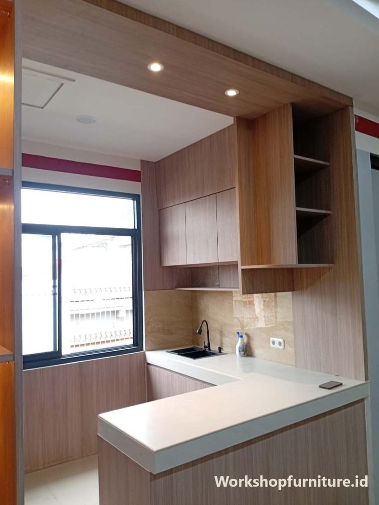Kitchen Set Terbuka Pencahayaan Hangat